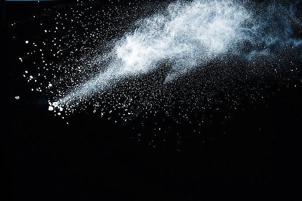 포토 JPG 스튜디오촬영 검은배경 실내 순간포착 사람없음 흰색 폭발 가루 분해 국내포토 컬러 백그라운드 촬영기법 내부 검은색 파일형식