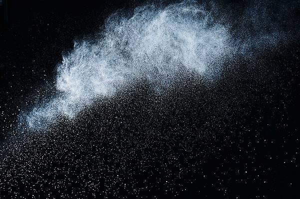 포토 JPG 스튜디오촬영 검은배경 실내 순간포착 사람없음 흰색 폭발 가루 분해 국내포토 컬러 백그라운드 촬영기법 내부 검은색 파일형식