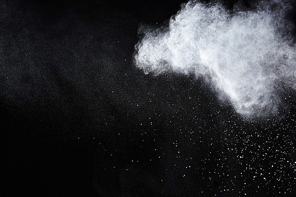 포토 JPG 스튜디오촬영 검은배경 실내 순간포착 사람없음 흰색 폭발 가루 분해 국내포토 컬러 백그라운드 촬영기법 내부 검은색 파일형식