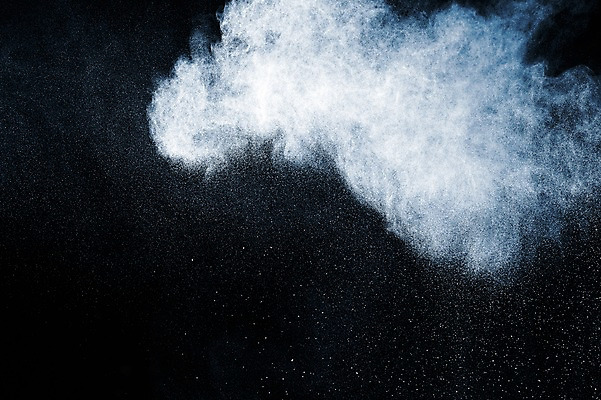 포토 JPG 스튜디오촬영 검은배경 실내 순간포착 사람없음 흰색 폭발 가루 분해 국내포토 컬러 백그라운드 촬영기법 내부 검은색 파일형식
