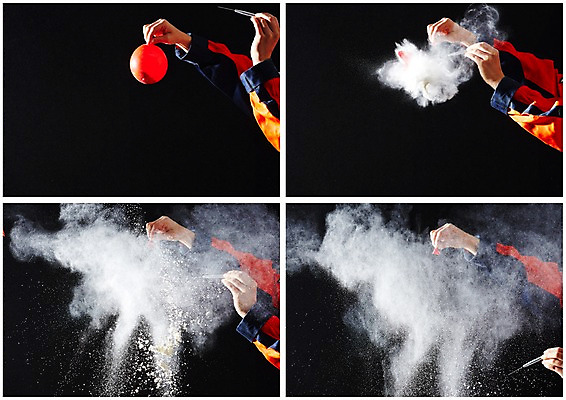 포토 JPG 스튜디오촬영 손 검은배경 실내 작업복 순간포착 여러명 신체부위 세트 양손 흰색 바늘 폭발 가루 풍선 분해 국내포토 옷 컬러 다수 백그라운드 촬영기법 사람 내부 검은색 도구 파일형식