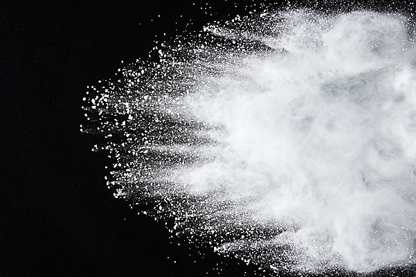 포토 JPG 스튜디오촬영 검은배경 실내 순간포착 사람없음 흰색 폭발 가루 분해 국내포토 컬러 백그라운드 촬영기법 내부 검은색 파일형식