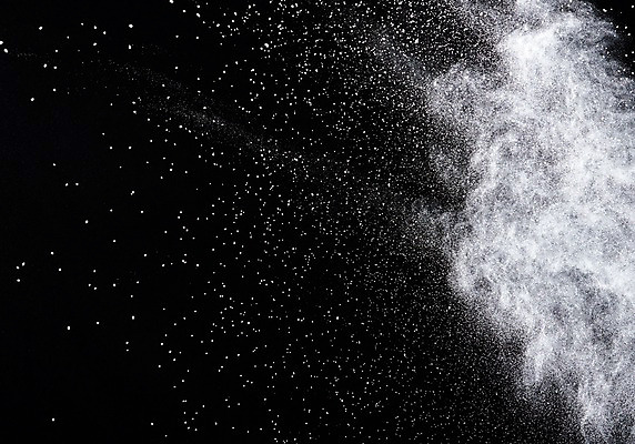 포토 JPG 스튜디오촬영 검은배경 흑백 실내 순간포착 사람없음 흰색 폭발 가루 분해 국내포토 컬러 백그라운드 촬영기법 내부 검은색 파일형식