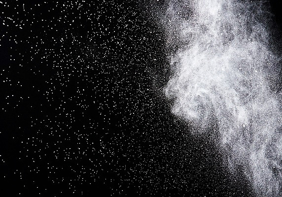 포토 JPG 스튜디오촬영 검은배경 흑백 실내 순간포착 사람없음 흰색 폭발 가루 분해 국내포토 컬러 백그라운드 촬영기법 내부 검은색 파일형식