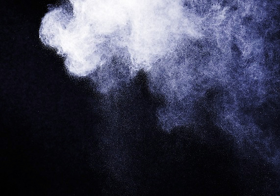 포토 JPG 스튜디오촬영 검은배경 실내 순간포착 사람없음 흰색 폭발 가루 분해 국내포토 컬러 백그라운드 촬영기법 내부 검은색 파일형식