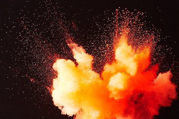 포토 JPG 스튜디오촬영 검은배경 실내 순간포착 사람없음 주황색 폭발 가루 분해 국내포토 컬러 백그라운드 촬영기법 내부 검은색 파일형식