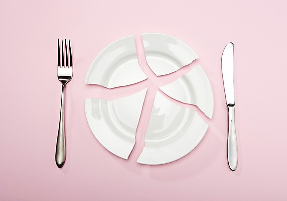 포토 JPG 스튜디오촬영 접시 포크 주방용품 실내 사람없음 손상 나이프 오브젝트 산산조각 국내포토 식기 생활용품 컨셉 내부 칼 파일형식