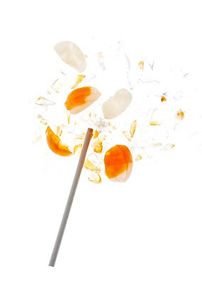 포토 JPG 스튜디오촬영 음식 디저트 실내 막대사탕 사탕 사람없음 한개 손상 막대기 오브젝트 산산조각 국내포토 1 컨셉 내부 파일형식