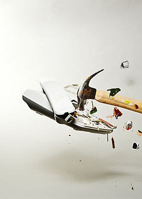 포토 JPG 스튜디오촬영 생활용품 실내 순간포착 사람없음 손상 망치 유선전화기 오브젝트 산산조각 국내포토 컨셉 촬영기법 내부 공구 전화기 파일형식