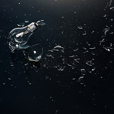 포토 JPG 스튜디오촬영 전구 유리 실내 사람없음 손상 투명 전기에너지 오브젝트 필라멘트 산산조각 국내포토 컨셉 재질 내부 에너지 파일형식