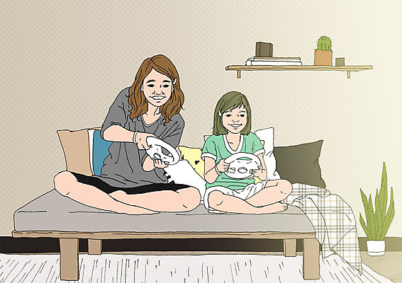 PSD 여자 화분 어린이 쿠션 거실 일러스트 엄마 선반 함께함 성인 두명 소파 화목 다정 자녀 게임기 가부좌 놀기 아트툰 국내일러스트 가구 컨셉 의자 가족 모션 사람 앉기 그림 파일형식