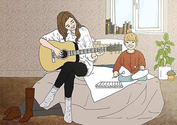 PSD 여자 화분 어린이 연주 일러스트 창문 엄마 함께함 부츠 실내 성인 두명 책 화목 다정 자녀 기타 침대 실로폰 아트툰 국내일러스트 음악 가구 신발 컨셉 가족 현악기 타악기 사람 내부 그림 파일형식