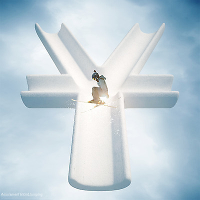 PSD 구름 편집 편집이미지 남자 스키 겨울스포츠 한명 성인 경제 눈 화폐기호 디지털합성 합성 위안화 디지털아트 이미지편집 자연요소 1 기호 스포츠 돈 날씨 사람 화폐 파일형식