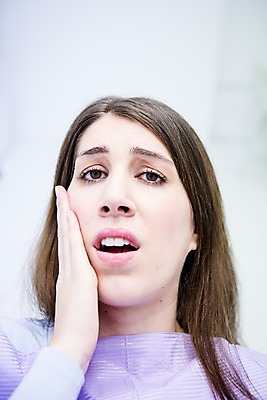 포토 JPG 백인 여자 치과 한명 상반신 20대 성인 앞모습 고통 환자 찡그림 무서움 불만 치통 청년여자한명만 성인여자한명만 국내포토 서양인 1 감정 뷰포인트 의학 표정 병원 사람 청년 질병 여자한명만 성인여자만 청년여자만 파일형식