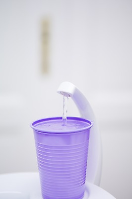 포토 JPG 의료기기 실내 치과 병원 사람없음 컵 물 치과용품 가글 국내포토 자연요소 식기 의학 내부 청결 의료용품 파일형식