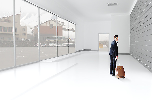 PSD 서양인 편집 편집이미지 남자 비즈니스 창문 실내 한명 성인 캐리어 비즈니스맨 출장 펜션 이미지편집 외국인 1 숙소 사람 내부 여행가방 직장인 파일형식