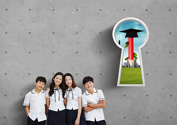 PSD 편집이미지 여자 남자 교복 벽 학사모 중학생 미소 잔디 여러명 상반신 앞모습 친구 연필 팔짱 한국인 도시 청소년교육 주머니손 열쇠구멍 이미지편집 식물 모자_잡화 학생 옷 교육 뷰포인트 다수 졸업 관계 모션 청소년 학용품 표정 사람 동양인 필기구 파일형식