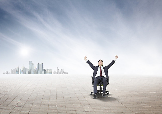 전신 PSD 구름 편집이미지 남자 하늘 한명 앉기 20대 성인 앞모습 손들기 만세 비즈니스맨 일본인 기지개 보도블럭 사무용의자 이미지편집 자연요소 외국인 1 뷰포인트 의자 비즈니스 모션 사람 동양인 청년 직장인 보행로 파일형식