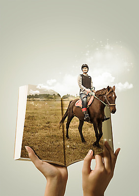 PSD 편집이미지 손 남자 들기 잔디 초원 20대 성인 두명 신체부위 책 펼침 한국인 양손 잡기 말_동물 승마 승차 승마선수 이미지편집 식물 스포츠 포유류 모션 운동선수 사람 동양인 청년 파일형식