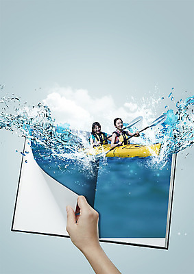 PSD 편집이미지 손 여자 바다 한손 20대 성인 신체부위 책 세명 물 펼침 한국인 잡기 튀는물 카약 이미지편집 자연요소 모션 사람 동양인 청년 수상스포츠 액체표현 스플래쉬 파일형식