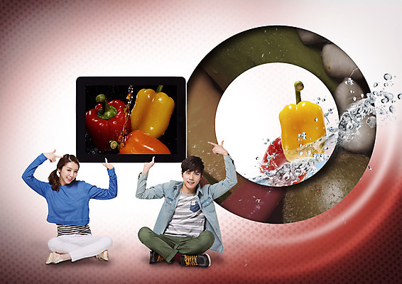 전신 PSD 편집이미지 커플 여자 남자 피망 파프리카 미소 들기 20대 성인 두명 앞모습 물 태블릿 한국인 가리킴 원형 수분 가부좌 이미지편집 자연요소 도형 뷰포인트 채소 관계 모션 표정 사람 앉기 동양인 손짓 청년 전자제품 스마트기기 파일형식