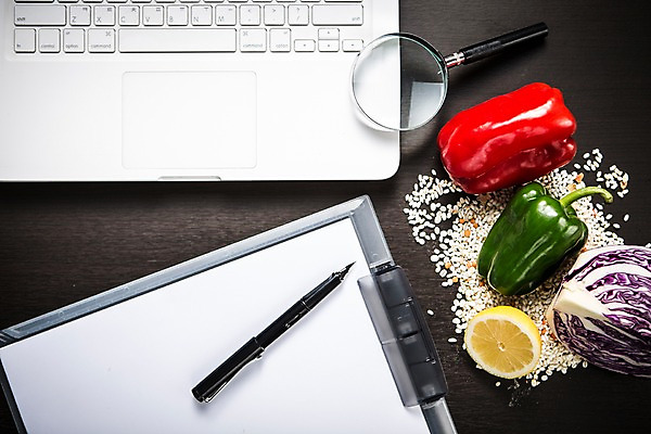 포토 JPG 스튜디오촬영 직업 종이 채소 탁자 돋보기 피망 사람없음 노트북 하이앵글 펜 쌀 연구원 레몬 책상 오브젝트 양배추 플랫레이 국내포토 뷰포인트 가구 과일 곡류 실내 전자제품 필기구 플랫 파일형식