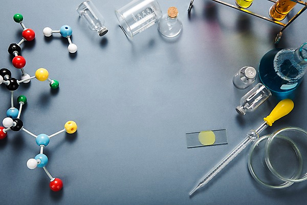 포토 JPG 스튜디오촬영 직업 탁자 실험기구 사람없음 하이앵글 스포이트 과학자 책상 오브젝트 비커 삼각플라스크 분자구조 분자구조모형 샬레 실린더 플랫레이 국내포토 뷰포인트 과학 가구 실내 모형 플랫 플라스크 피펫 학자 파일형식