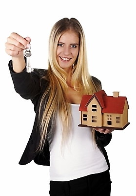 포토 JPG 해외이미지 백인 모델 손 여자 행복 열쇠 부동산 주택 한명 미소 건물 금발 장난감 세일 검은색 재킷 흰색 잡기 재산 구매 중개인 눈금 진짜 해외202004 해외포토 서양인 직업 1 헤어스타일 건축물 감정 컬러 모션 표정 사람 신체부위 금융 쇼핑 외투 파일형식 이미지허브