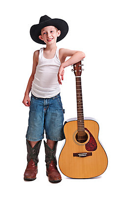 포토 JPG 해외이미지 응시 남자 아들 어린이 부츠 한명 서기 소년 기댐 기타 카우보이 흰배경 고립 해외202004 해외포토 1 시선 백그라운드 신발 가족 모션 현악기 사람 흰색 파일형식 이미지허브