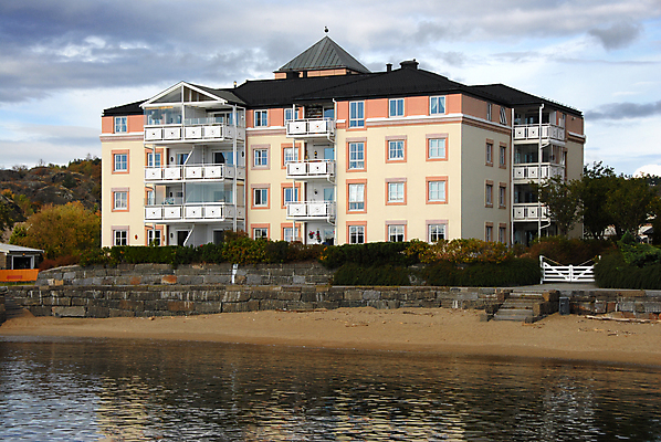 포토 JPG 해외이미지 외관 선 벽 돈 건축양식 창문 벽돌 아파트 주택 돌담 노르웨이 사람없음 건물 빨간색 금융 파란색 갈색 탑 항구 발코니 도시 수집 서식 투자 보험 해외202004 해외포토 건축물 건축 유럽 컬러 비즈니스 교통시설 경제 담장 돌_바위 재산 파일형식 이미지허브