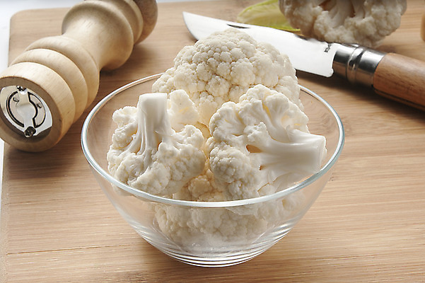 포토 JPG 해외이미지 음식 채소 유리 건강 요리 사람없음 주방 흰색 나뭇가지 투명 개화 사발 칼 유기농 수목 해외202004 해외포토 나무 웰빙 꽃 컬러 재질 사기그릇 파일형식 이미지허브