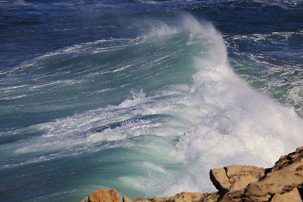 포토 JPG 해외이미지 물결 파도 바다 여행 자연 조류 하늘 표면 휴가 휴식 사람없음 물 파란색 햇빛 태양 반사 수영 침묵 젖음 에너지 자유 뜨거움 액체 서핑 크루즈 홍수 다이빙 장면 폭풍 깊이 넘어짐 잔물결 효과 해외202004 해외포토 자연요소 동물 컬러 컨셉 배_교통 모션 날씨 소리 수상스포츠 자연재해 생태계 수중스포츠 파일형식 이미지허브