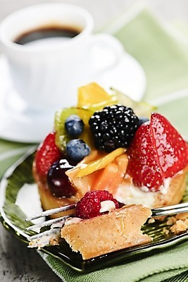 포토 JPG 해외이미지 접시 열매 커피 음료 음식 조각 포크 과일 부분 디저트 서브 사탕 사람없음 컵 케이크 숟가락 희망 여러개 빵집 대접 신선 달콤 맛 설탕 먹기 크림 서빙 에스프레소 충동구매 토막 섞기 타르트 페스츄리 해외202004 해외포토 식물 식기 감정 빵 다수 컨셉 모션 수저 쇼핑 상점 파이_빵 과소비 파일형식 이미지허브