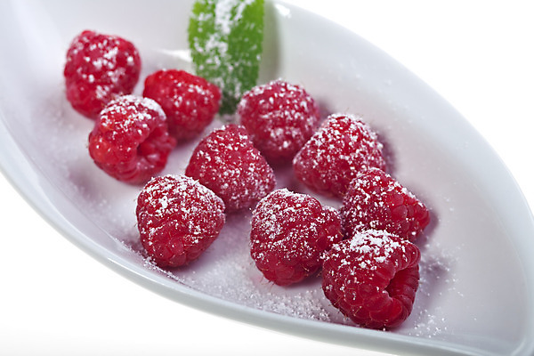 포토 JPG 해외이미지 접시 계절 열매 잎 디저트 건강 사람없음 빨간색 얼음 달콤 설탕 먹기 흰배경 산딸기 고립 숙성 해외202004 해외포토 자연요소 식물 식기 음식 컬러 백그라운드 과일 모션 흰색 맛 파일형식 이미지허브