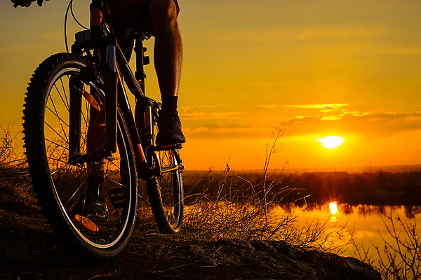 포토 JPG 해외이미지 라이프스타일 남자 실루엣 산 한명 안전 경사 성인 야외 태양 자전거 일몰 승차 저녁 헬멧 언덕 라이더 산악자전거 성인남자한명만 해외202004 해외포토 자연요소 1 모션 촬영기법 사람 생활 노을 바이크 야간 보호장비 남자한명만 성인남자만 파일형식 이미지허브