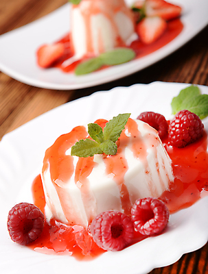 포토 JPG 해외이미지 사람없음 아웃포커스 달콤 산딸기 시럽 푸딩 판나코타 해외포토 과일 디저트 촬영기법 맛 파일형식 이미지허브