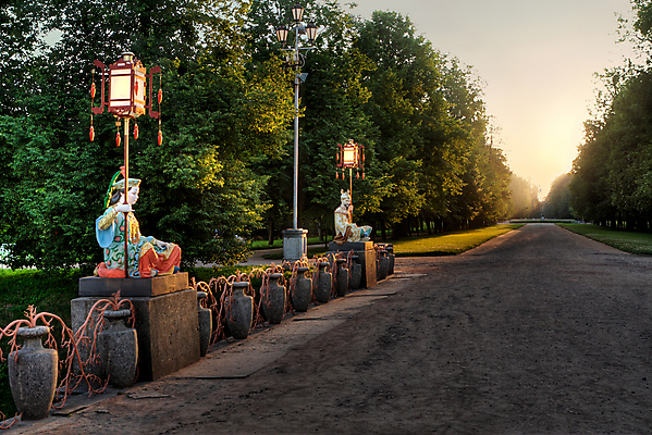 포토 JPG 해외이미지 나무 전통 외관 계절 공원 유럽 문화 여행 건축양식 사람없음 장식 가로 초록색 빛 울타리 햇빛 숫자 정원 꽃병 중국 조끼 역사 우아함 큼 심볼 러시아 멀티 바로크 옛날 정중 화강암 스타일 해외202004 해외포토 식물 문자 공공시설 건축 꽃 나라 아시아 컬러 컨셉 담장 태양 외투 암석 크기 파일형식 이미지허브