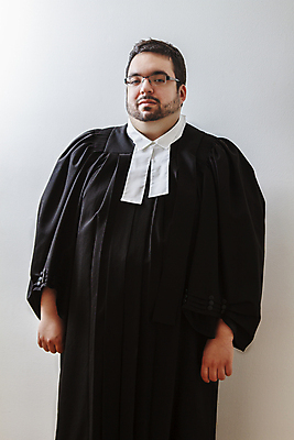 포토 JPG 해외이미지 백인 직업 남자 얼굴 캐나다 생각 비즈니스 노동자 직장 한명 사람 20대 내부 흰색 깃발 가운 작업 불안 명상 법 시스템 재판 법관 긴장 공정 법원 변호사 배려 법정 해외202004 해외포토 서양인 1 옷 감정 컬러 북아메리카 회사 청년 신체부위 법률가 파일형식 이미지허브