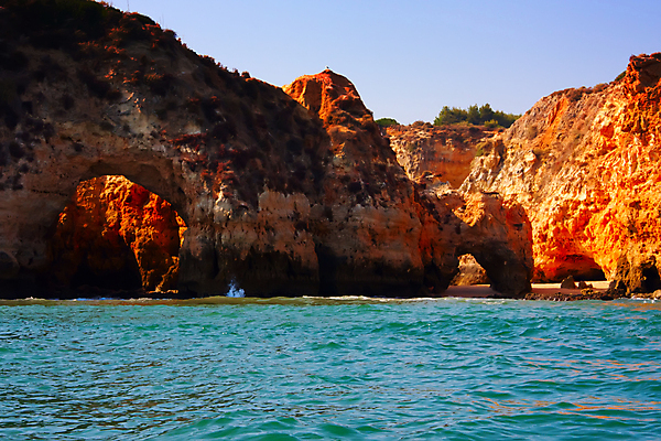 포토 JPG 해외이미지 라이프스타일 디자인 유럽 모래 바다 여행 창문 자연 호텔 휴가 휴식 실내 건강 풍경 사람없음 내부 치료 장식 물 여름 파란색 태양 반사 맑음 수영 스파 목욕 젖음 황금 고급 포르투갈 천장 휴양지 깊이 터키석 스타일 해외202004 해외포토 자연요소 계절 나라 컬러 컨셉 의학 숙소 날씨 생활 청결 장소 수상스포츠 보석 생태계 파일형식 이미지허브