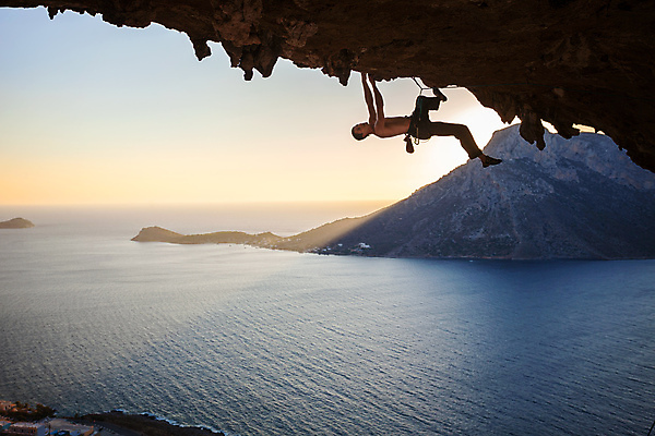 포토 JPG 해외이미지 주간 전신 남자 바다 하늘 매달리기 한명 성인 야외 옆모습 잡기 암벽 암벽등반 암벽등반가 성인남자한명만 해외202004 해외포토 자연요소 1 뷰포인트 모션 사람 등산 남자한명만 성인남자만 파일형식 이미지허브