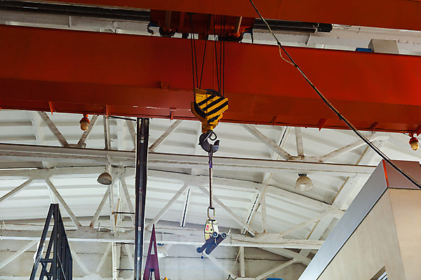 포토 JPG 해외이미지 산업 오렌지 공장 교통시설 모바일 안전 사람없음 내부 건물 노란색 상점 금속 힘 기계 장비 공구 업무 컨테이너 오브젝트 기중기 철사 무거움 공학 철강 해외202004 해외포토 건축물 교육 컬러 교통 과일 공업 재질 도구 작업 중장비 무게 시설 파일형식 이미지허브