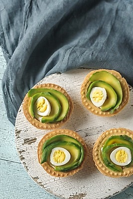 포토 JPG 해외이미지 음식 조각 백그라운드 탁자 치즈 샌드위치 건강 사람없음 목재 초록색 쌓기 계란 흰색 신선 원형 정상 작음 카나페 크림 올리브 아보카도 폭식 메추리 미니 해외202004 해외포토 도형 나무 열매 컬러 가구 과일 재료 모션 유제품 서양음식 알 크기 파일형식 이미지허브