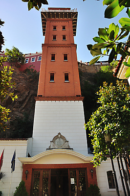 포토 JPG 해외이미지 구름 건축물 바다 여행 하늘 휴가 사람없음 가로 세로 파란색 울타리 컬러풀 탑 램프 도시 엘리베이터 조경 리프트 칠면조 해외202004 해외포토 자연요소 건축 컬러 조류 조명 담장 파일형식 이미지허브