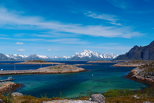 포토 JPG 해외이미지 구름 유럽 파도 바다 섬 여행 자연 하늘 휴가 산 노르웨이 풍경 사람없음 가로 초록색 물 여름 파란색 빛 햇빛 태양 반사 침묵 바위 만 북극 장면 북쪽 깊이 스칸디나비아 수평선 해외202004 해외포토 자연요소 계절 나라 컬러 소리 돌_바위 극지방 방향 생태계 파일형식 이미지허브