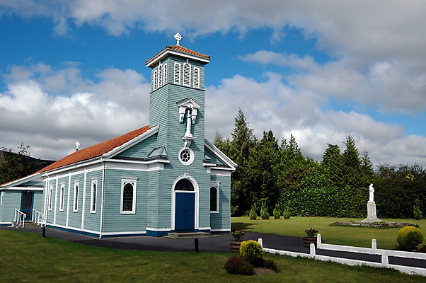 포토 JPG 해외이미지 나무 구름 외관 기독교 종교 조각 건축양식 자연 하늘 풍경 사람없음 건물 목재 장식 파란색 조각상 교회 탑 시골 아일랜드 첨탑 삼림지대 옛날 해외202004 해외포토 자연요소 식물 건축물 건축 유럽 컬러 재료 종교건축 조형물 숲 생태계 파일형식 이미지허브