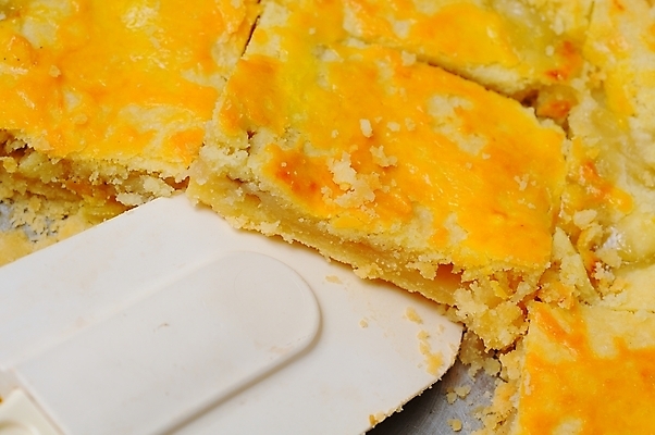 포토 JPG 해외이미지 음식 과일 디저트 서브 바나나 사람없음 노란색 과자 식사 빵집 껍질 흰색 황금 달콤 굽기 먹기 서빙 서쪽 타르트 페스츄리 해외202004 해외포토 빵 컬러 모션 상점 맛 구이 방향 파이_빵 파일형식 이미지허브