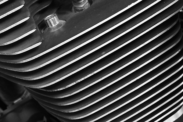 포토 JPG 해외이미지 자동차 미술 사람없음 금속 자전거 검은색 기계 오토바이 흰색 닫기 승차 묘사 지느러미 엔진 모터 스타일 해외202004 해외포토 육상교통 컬러 모션 재질 문화예술 바이크 파일형식 이미지허브