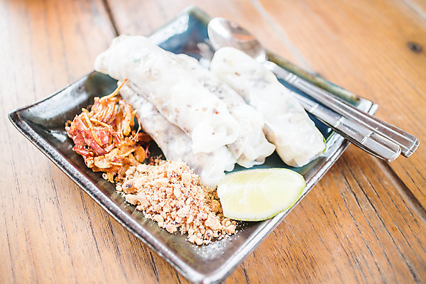 포토 JPG 해외이미지 접시 음식 백그라운드 공 탁자 건강 마늘 육류 돼지고기 요리 사람없음 막대기 먹기 허브 메뉴 국수 땅콩 라임 점심식사 쉬운 핸드메이드 해외202004 해외포토 식물 식기 가구 채소 과일 식재료 모션 식사 견과류 면류 파일형식 이미지허브