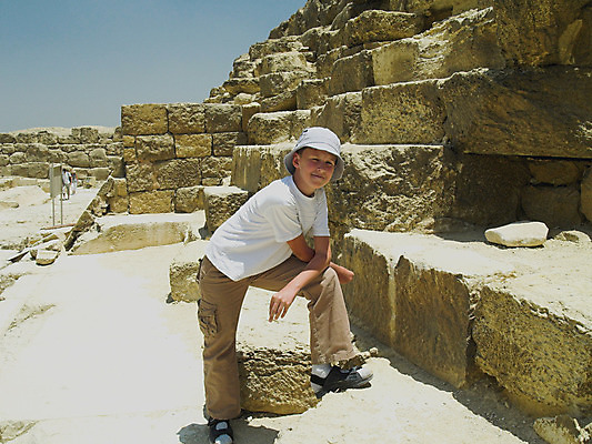 포토 JPG 해외이미지 여행 이집트 한명 세계 사막 기자 피라미드 카이로 파라오 해외202004 해외포토 직업 1 건축물 아프리카 사람 랜드마크 파일형식 이미지허브