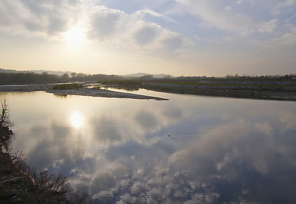 포토 JPG 해외이미지 구름 실루엣 백그라운드 오렌지 자연 하늘 아침 주택 따뜻함 풍경 사람없음 야외 옆모습 물 강 햇빛 태양 일출 탑 검은색 황혼 일몰 새벽 흐름 가을 야간 저녁 큼 장면 스카이라인 수평선 해외202004 해외포토 주간 자연요소 건축물 계절 뷰포인트 컬러 컨셉 과일 촬영기법 건물 노을 크기 생태계 파일형식 이미지허브